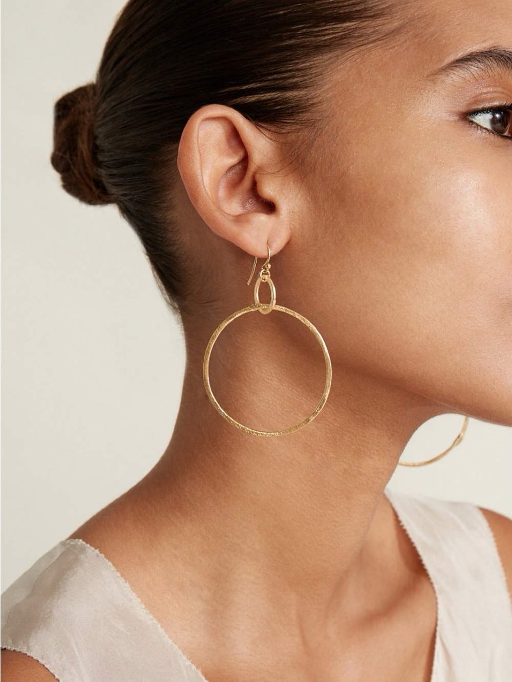 CHAN LUU RHIANNON HOOP EARRINGS - GOLD